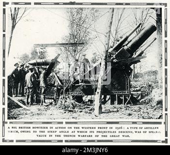 British Howitzer in azione sul fronte occidentale 1916 Foto Stock