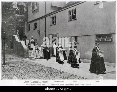 Convogliare il Regalia attraverso i Chiostri fino all'Abbazia di Westminster, Londra. Foto Stock