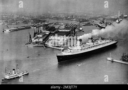 French Liner 'Normandie' Leaving le Havre, maggio 1935. Foto Stock