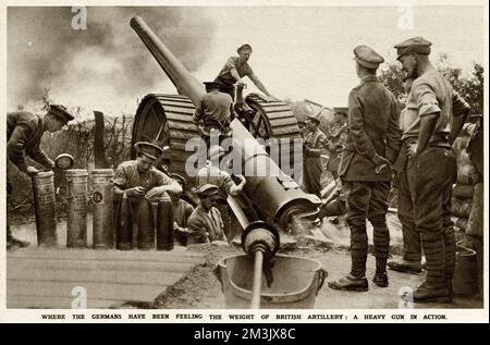 Un cannone d'artiglieria pesante inglese in azione Foto Stock