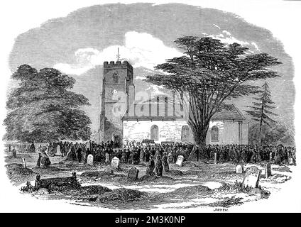 Drayton Bassett durante i funerali di Sir Robert Peel (1788-1850), statista inglese e primo Ministro. Peel è stato un deputato conservatore che ha avuto forti opinioni sul cattolicesimo irlandese e sul libero scambio contro il protezionismo, ma è probabilmente meglio ricordato per aver organizzato la polizia di Londra nel 1829. Per molto tempo, i poliziotti britannici sono stati soprannominati 'pelatori' o 'Bobbies' in riferimento a Robert Peel. Il 29th giugno 1850, Peel è stato gettato dal suo cavallo e ha subito lesioni mortali. 1850 Foto Stock