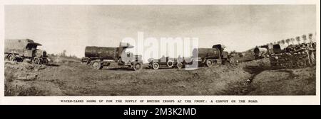 Convoglio di camion dell'acqua diretti verso la parte anteriore Foto Stock