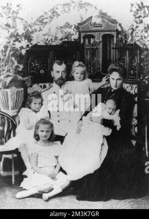 Zar Nicola II con la famiglia Foto Stock