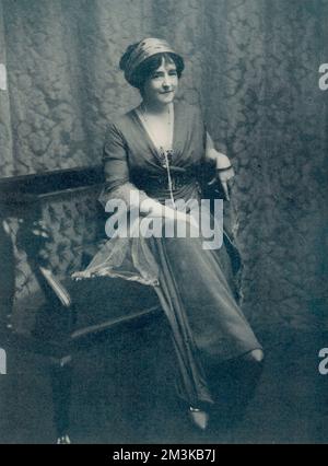 L'ultimo ritratto di Lucy Christiana, Lady Duff Gordon, che con il nome di 'Lucile' conduce due saloni di grande successo per i clienti, uno a Londra e l'altro a New York, famoso per il suo abito emozionale. Data: 19th ottobre 1910 Foto Stock