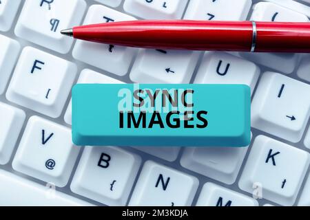 Testo che mostra le immagini di sincronizzazione inspiratoria. Concetto che significa rendere le foto identiche in tutti i dispositivi accessibili ovunque Foto Stock