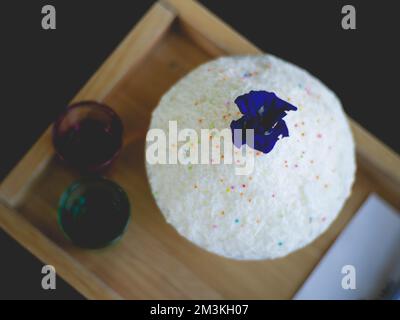 Bingsu con fiore di anchan in cima Foto Stock