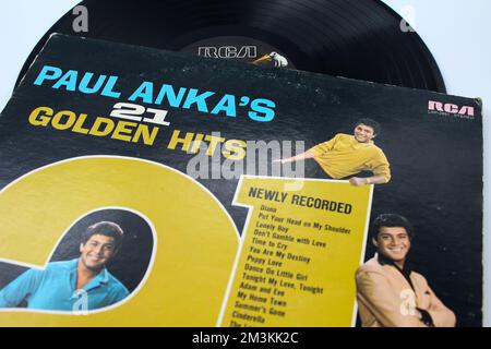 Artista rock, pop e jazz, album di musica Paul Anka su disco LP con dischi in vinile. Intitolato: I 21 Golden Hits di Paul Anka Foto Stock