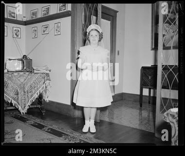 Paul J. Murphy. Figlia Maria , Ragazze, riti di iniziazione, comunione. Collezione Leon Abdalian Foto Stock
