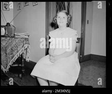 Paul J. Murphy. Figlia Maria , Ragazze, riti di iniziazione, comunione. Collezione Leon Abdalian Foto Stock