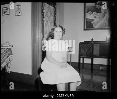 Paul J. Murphy. Figlia Maria , Ragazze, riti di iniziazione, comunione. Collezione Leon Abdalian Foto Stock