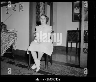 Paul J. Murphy. Figlia Maria , Ragazze, riti di iniziazione, comunione. Collezione Leon Abdalian Foto Stock