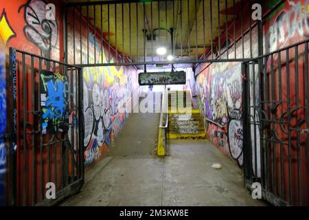 L'entrata della stazione della metropolitana 191 strada tunnel per la linea 1 della metropolitana. treno a Washington Heights.Manhattan.USA Foto Stock