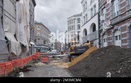 Liegi. Vallonia - Belgio 31-10-2021. Nuovi binari del tram. Posa di binari del tram nella città di Liegi Foto Stock