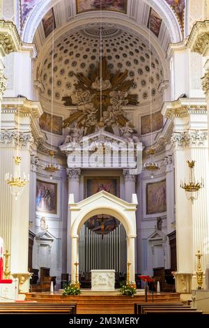 Altare maggiore nella cattedrale di San Lorenzo di Trapani - Sicilia, Italia Foto Stock