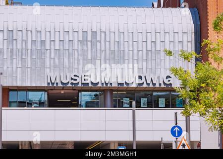 30 luglio 2022, Colonia, Germania: Ingresso al museo Ludwig e alla galleria d'arte in via Koln Foto Stock