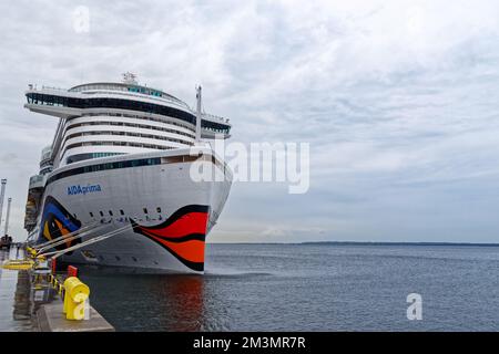 Tallinn, Estonia - 12 agosto 2019: Nave da crociera Aida prima ormeggiata in un porto Foto Stock