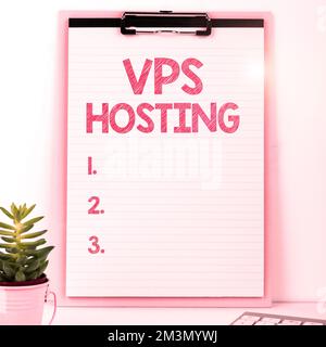Hosting VPS di visualizzazione concettuale. La vetrina aziendale riproduce un server dedicato all'interno di un ambiente di hosting condiviso Foto Stock