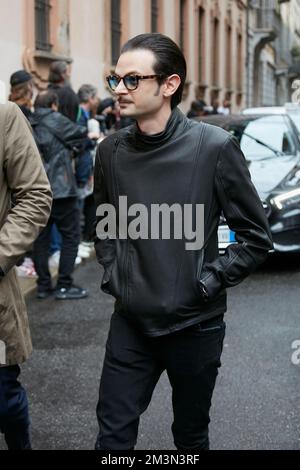 MILANO, ITALIA - 24 SETTEMBRE 2022: Fabio Rovazzi prima della sfilata di Trussardi, Street style della Fashion Week di Milano Foto Stock
