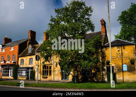 Georgian inn nella città di Moreton-in-Marsh, nel Cotswold Market, in Inghilterra. Foto Stock