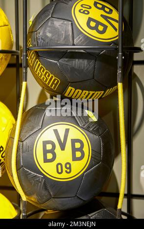 Visita il negozio di tifosi del FC Borussia Dortmund Foto Stock