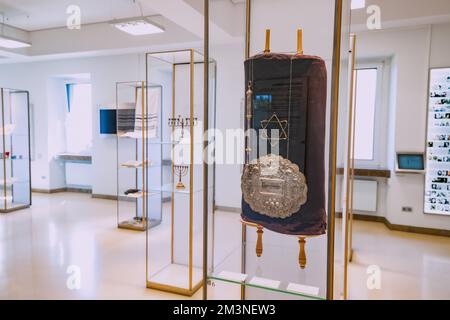 28 luglio 2022, Essen, Germania: Torah Scroll o Sefer. Religione ebraica e concetto di ebraismo Foto Stock