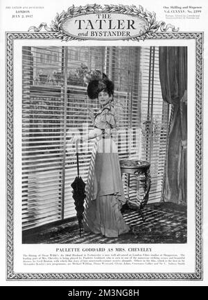 Paulette Goddard, l'attrice cinematografica americana nel ruolo di Cheveley, durante le riprese di "un marito ideale" di Oscar Wilde presso i London Film Studios di Shepperton. L'abito che indossa è un disegno di Cecil Beaton. 1947 Foto Stock