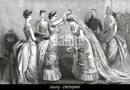 La principessa Irene d'Assia (1866-1953) è incoronata dall'imperatrice in occasione del matrimonio con il principe Heinrich (Enrico) di Prussia (1862-1929) il 24th maggio 1888 al castello di Charlottenburg, Berlino. Data: 1888 Foto Stock