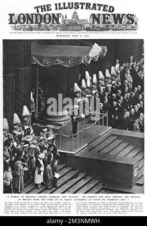 Re Giorgio VI apre il Festival della Gran Bretagna dai gradini della Cattedrale di San Paolo, Città di Londra, alle ore 12.00 di giovedì 3 maggio 1951. Sui gradini a sinistra si possono vedere la moglie Regina Elisabetta, la figlia Principessa Elisabetta e il Duca di Edimburgo, la seconda figlia Principessa Margaret, e la madre Regina Maria. Tra i politici a destra ci sono Winston Churchill, Herbert Morrison, Anthony Eden e Clement Attlee. Data: 3 maggio 1951 Foto Stock