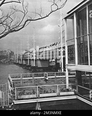 Vista sul ponte Bailey, sito del Festival of Britain, Londra Foto Stock