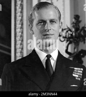 Il tenente Philip Mountbatten, in seguito Principe Filippo, Duca di Edimburgo (1921), raffigurato al tempo del suo fidanzamento con la principessa Elisabetta. Data: 1947 Foto Stock