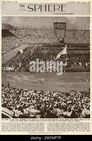 Fotografia scattata durante la cerimonia di apertura dei Giochi Olimpici di Londra del 1948, mentre l'ultimo corridore entra nello Stadio di Wembley con la fiamma Olimpica, pronto a illuminare l'altare Olimpico. 1948 Foto Stock