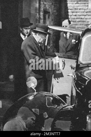 Il primo incontro della Commissione per l'incoronazione: Churchill Foto Stock