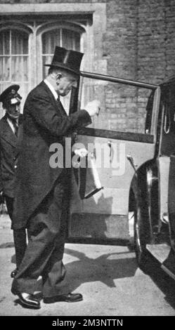 Primo incontro della commissione per l'incoronazione: Lord Woolton Foto Stock