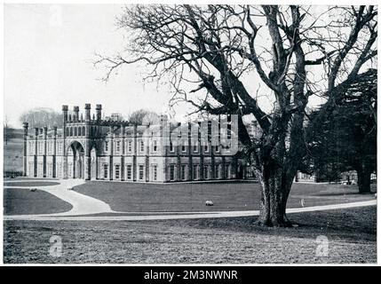 Vista di Donington Hall, vicino a Derby, famoso negli anni 1914 - 1918 come campo di internamento per ufficiali tedeschi, ripreso dal governo nel 1939 per servire lo stesso scopo durante la seconda guerra mondiale. Data: 1939 Foto Stock