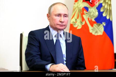 Novo-Ogaryovo, Russia. 16th Dec, 2022. Il presidente russo Vladimir Putin presiede una riunione dei membri permanenti del Consiglio di sicurezza della residenza ufficiale di Novo-Ogaryovo, 16 dicembre 2022 a Mosca Oblast, Russia. Credit: Mikhail Metzel/Kremlin Pool/Alamy Live News Foto Stock