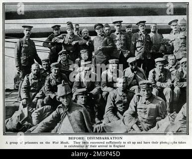 Prigionieri di guerra tedeschi che attraversano il Canale, prima guerra mondiale Foto Stock