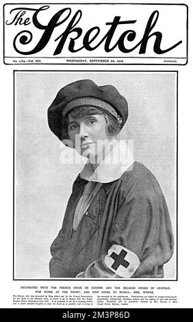 La signora Wynne decorata con la Croix de Guerre francese Foto Stock