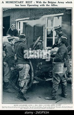 Un momentaneo riposo con artiglieri belgi 1914 Foto Stock