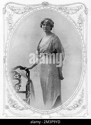 Contessa Percy, ex Lady Helen Gordon-Lennox, figlia del Duca di Richmond e successivamente Duchessa di Northumberland. Sposò Earl Percy nel 1911. Succedette al ducato nel 1918. Raffigurato nello schizzo nel 1914, che la descrive come un donatore di aiuti volontari e un lavoratore di guerra. È stata presidente della filiale del Morayshire della Red Cross Society, vicepresidente di una filiale nel Kent e autore di un libro sul "Voluntary Aid". Fu maestra delle vesti della Regina Elisabetta, la Regina Madre dal 1937 al 1964 e fu nominata Dame Grand Cross del reale Ordine Vittoriano in Foto Stock