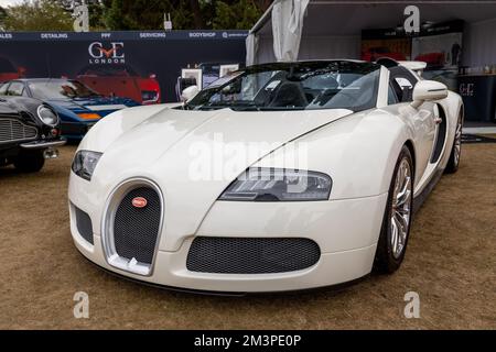 Bugatti Veyron 16,4 Grand Sport, al Concours D’Elegance tenutosi a Blenheim Palace il 4th settembre 2022. Foto Stock