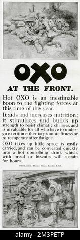 Pubblicità per oxo, "un vantaggio inestimabile per le forze di combattimento in questo periodo dell'anno". Advert è illustrato da due scene che mostrano soldati britannici che presiettano una mitragliatrice in prima linea e che poi si godono una tazza di bue in ripresa nelle trincee. 1918 Foto Stock