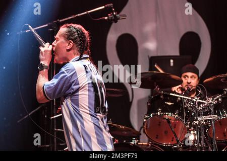 Il Sig. Pasticciare: Mike Patton (voce) e Dave Lombardo (batteria) Foto Stock