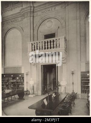 Balcone riccamente intagliato in Bates Hall. , Biblioteche pubbliche, sale lettura, balconi, Boston Public Library Foto Stock