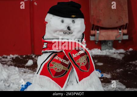 Londra, Regno Unito. 15th Dec, 2022. Londra, Inghilterra, 15th 2022 dicembre: Snowman all'interno dello stadio durante la partita della UEFA Womens Champions League tra Arsenal e Olympique Lyonnais all'Emirates Stadium di Londra, Inghilterra (Natalie Mincher/SPP) Credit: SPP Sport Press Photo. /Alamy Live News Foto Stock