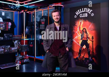 USO EDITORIALE SOLO Joseph Quinn, che ha interpretato Eddie Munson nella quarta stagione della serie Netflix Stranger Things, allo Stranger Things Experience, Londra. Data immagine: Venerdì 16 dicembre 2022. Foto Stock