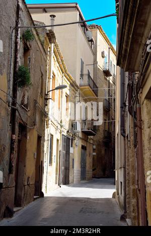 finestre del centro storico di Enna Sicilia Italia Foto Stock