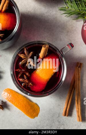 Caldo Natale VIN brulé con anice e cannella Foto Stock