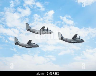 Bucarest, Romania - Settembre 2022: C-27J velivolo da trasporto militare Spartan in volo al Salone aereo Internazionale di Bucarest. Foto Stock