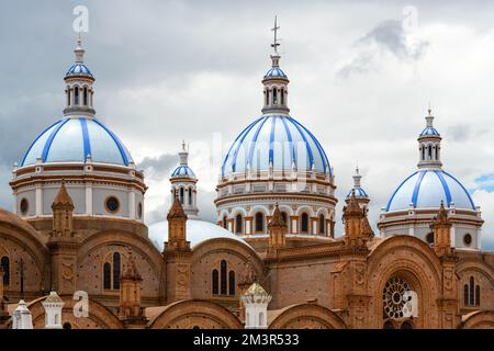 Cupole della Nuova Cattedrale, Cuenca, Ecuador. Foto Stock