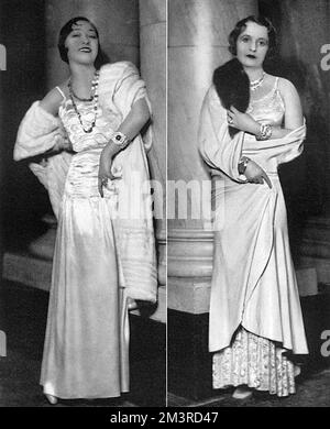 Due personalità alla Super Elegance de Cote d'Azur tenutasi a Nizza sulla Costa Azzurra indossando costumi abbastanza eleganti da vincere. Sulla sinistra si trova Rosie Dolly (nota anche come Mrs Mortimer Davis), metà del famoso cabaret recita le sorelle Dolly, indossando l'abito che ha abbagliato l'Hotel Negresco. Sulla destra si trova il Begum Aga Khan in un'altra bella creazione che è stata modellata di seta Bombay 'fatta in casa'. Principessa Andr&#x9960;Aga Khan (1898-1976), la terza moglie di Aga Khan III era precedentemente Andr&#x9960;Jos&#x9c28;ine Carron e sposò Aga Khan III nel dicembre 1929. Insieme avevano un figlio, P Foto Stock